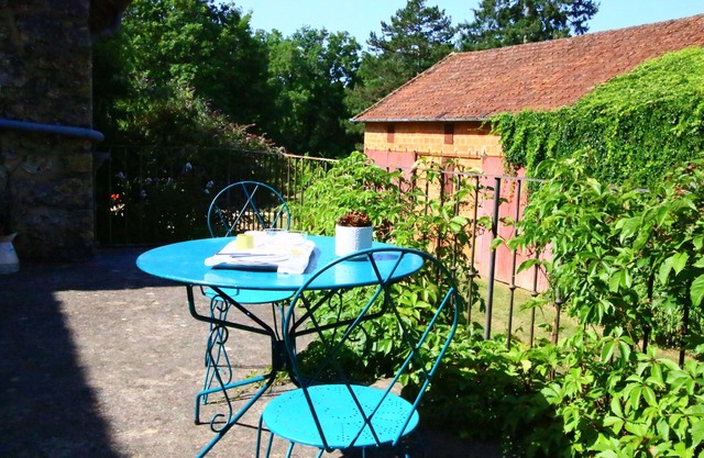 Idyllic family retreat - spacious, tranquil, Games Room in a restored Farmhouse