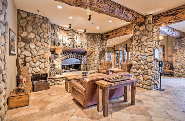 Idyllic Grand Lodge Condo: Steps to the CB Lifts!