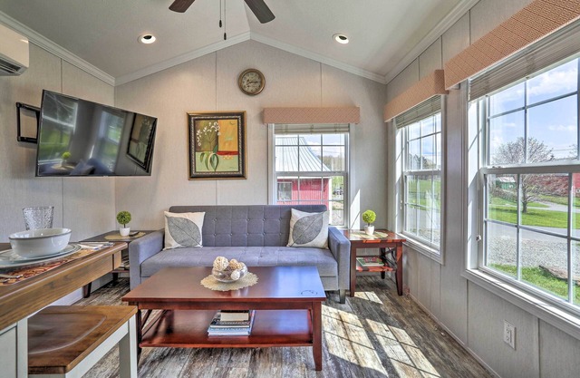 Idyllic Poconos Cottage w/ Deck & Community Perks!