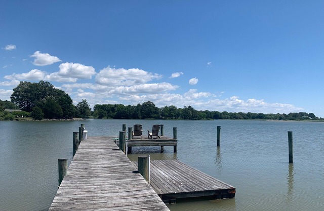 Idyllic private waterfront location within walking distance to historic Oxford!