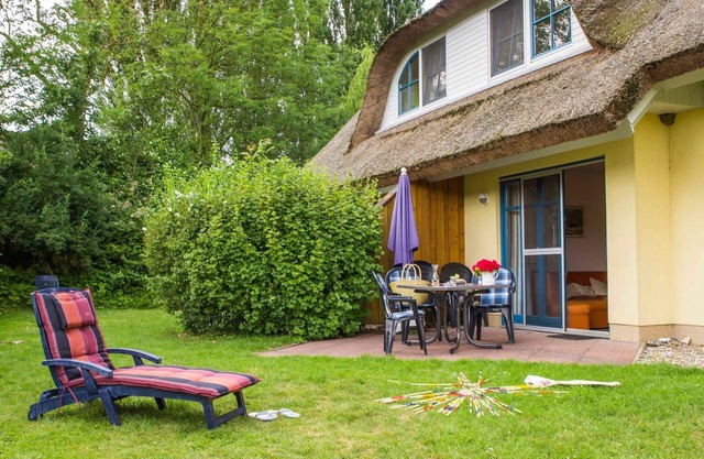 Idyllic Thatched Cottage Hawthorn 1 with Sauna and Fireplace - DHH Hawthorn 1