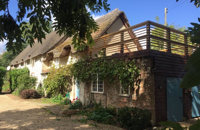 Idyllic Thatched Dorset Cottage and Bespoke Shepherds Huts