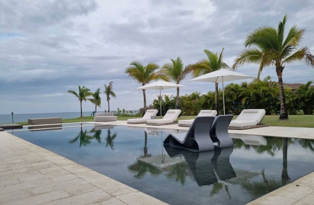 Idyllic Villa 4 Bdr + 5 bthr with Private Pool /Near the beach /Waterpark