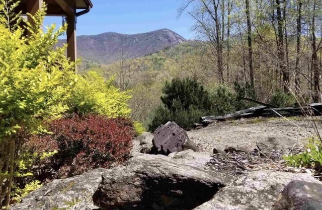 If you're looking for breathtaking mountain views, this place is for you!