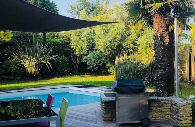 Ile D'Oleron: Magnificent architect-designed villa with swimming pool