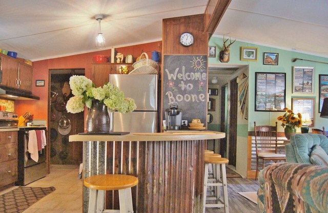 Imaginary Guests Stay FREE!~Fun Mountainside Cabin~Minutes to Town/App State