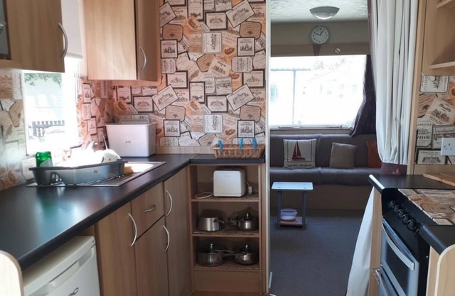 Immaculate 3-Bedroom Caravan on Combe Haven.