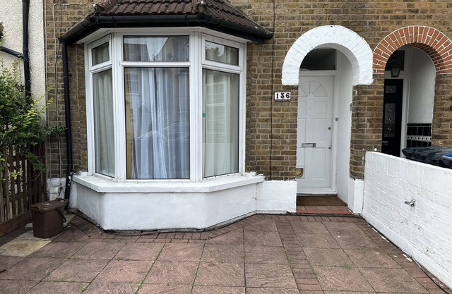Immaculate 4-bed House in Enfield Near Enfield loc