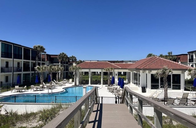 Immaculate one bedroom condo ground floor in S Jax Bch
