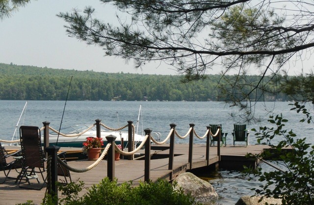 Immaculate Waterfront Studio Apt, kayaks, hot tub, 45 min. to Acadia