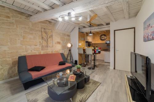 Immeuble 3 Apparts Centre historique St Gilles MaisoncarreeConciergerie