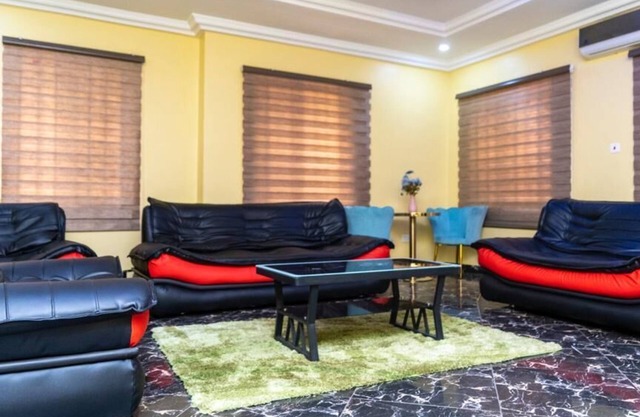 Impeccable 2-Bed Apartment in Accra