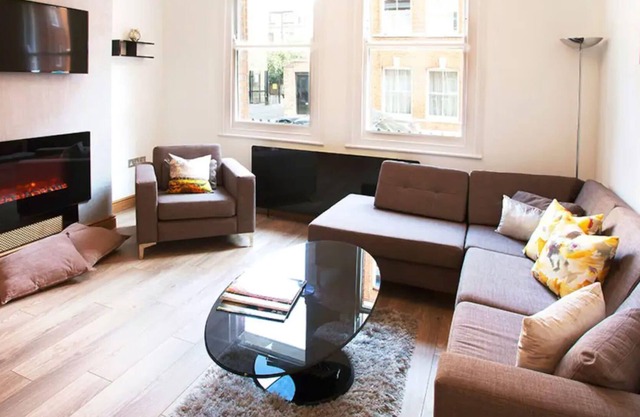 Impressive 2 Bedroom Luxury Flat in Chelsea