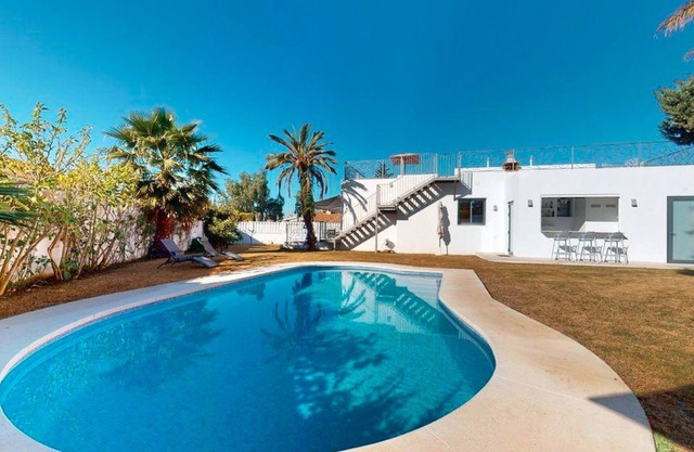 Impressive 4 bedroom villa in Atalaya Isdabe