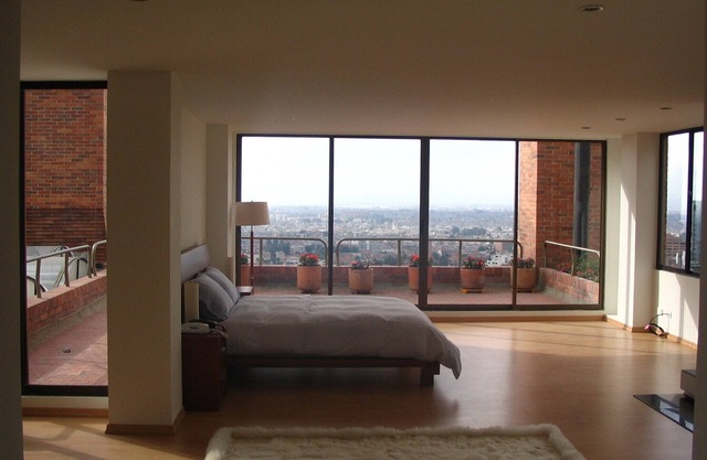 IMPRESSIVE FURNISHED PENTHOUSE WITH AMAZING VIEWS IN ROSALES-BOGOTA.
