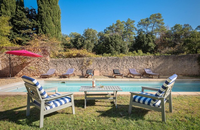In a green setting, large country house, near Salagou Lake
