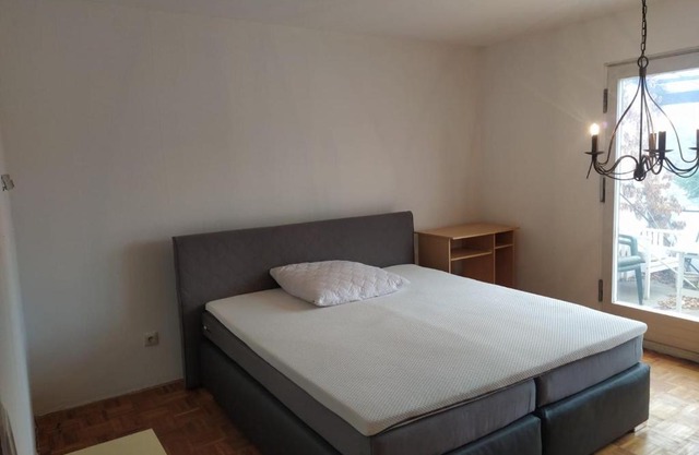 In Kadenbach, Schöne Ferienwohnung im ruhigen
