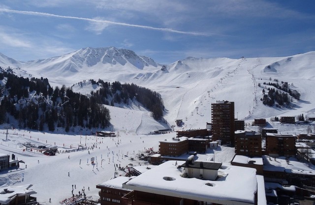 In the heart of Plagne Centre, spacious, sunny, cozy apartment, ski-in/ski-out