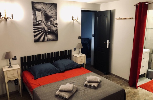 In the heart of the Sologne, single-storey apartment with patio