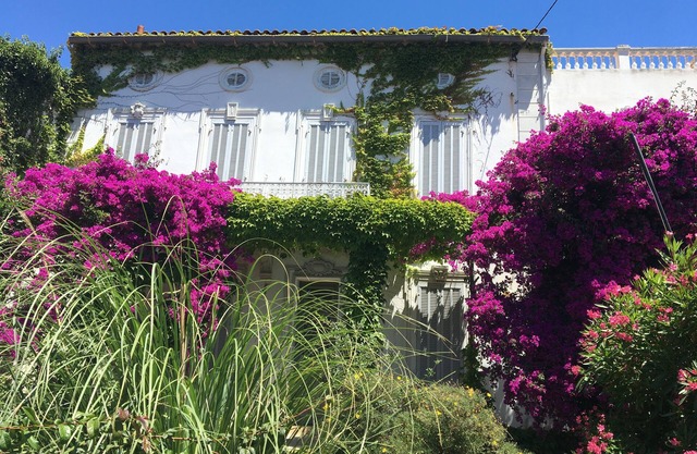 In the heart of Mourillon superb villa 50 m from the sea