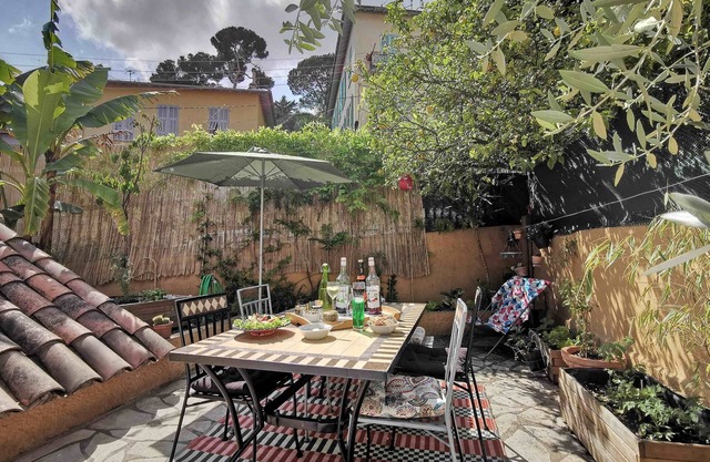 In the heart of Nice, quiet, atypical Nice house with large sunny terrace