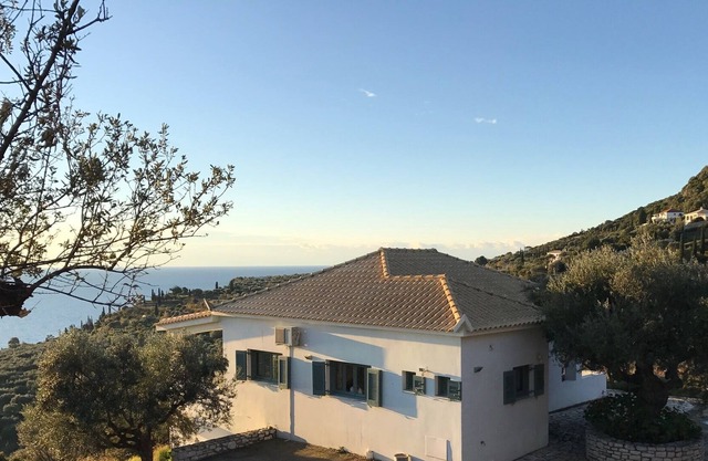 In the valley, near Koroni luxury holiday home with magnificent sea view