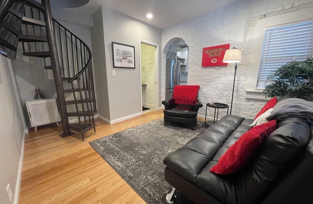 Incline condo OTR/Downtown Cincinnati, Free Parking spot!