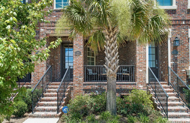 Incredible Pet-friendly Townhome w/ Access to Riverfront by Lucky Savannah