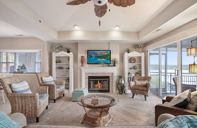 Incredible View from this 3-Suite Palisades Lux Condo Screened-Deck, Next2 Pool!