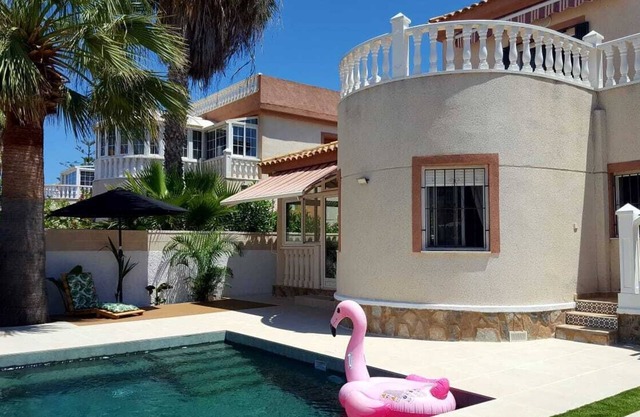 Independent chalet, in the tower, very close to the beach