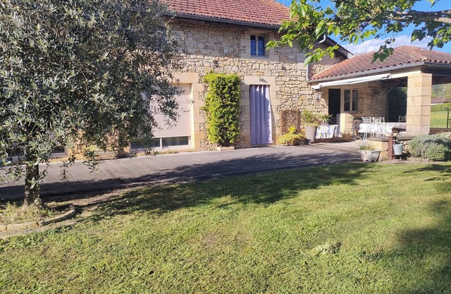 independent cottage LE PRIOLAT 2 to 8 pers. at the heart of the PGD NOIR-ST CYPRI
