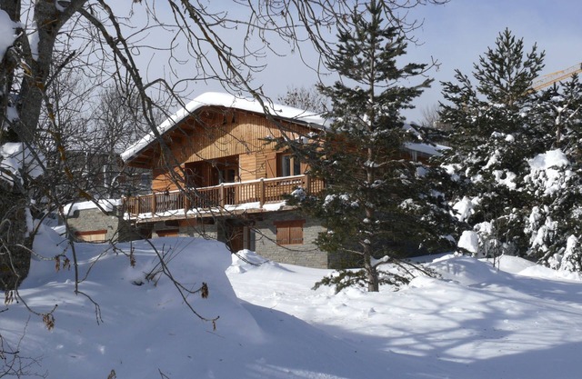 Independent mountain chalet in a meadow of 1500 m² .12 pers.