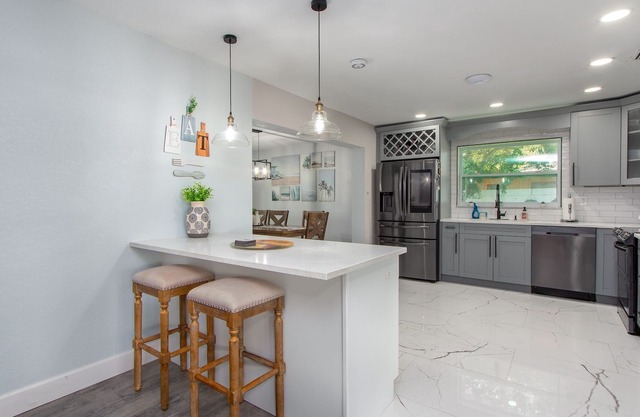 Indigo Beach Oasis - Minutes To Clearwater Beach! 3 Bedroom Home by RedAwning
