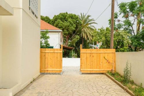 Indigo - Duplex 1-BR Apt with Terrace & Garden in Batroun