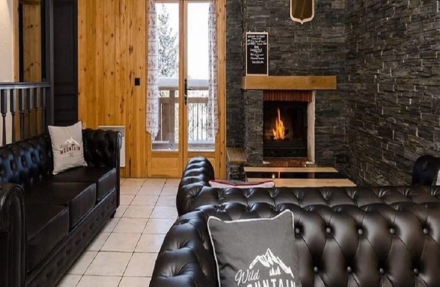 INDIVIDUAL CHALET WITH JACUZZI PLAGNE 1800 300M FROM THE SLOPES