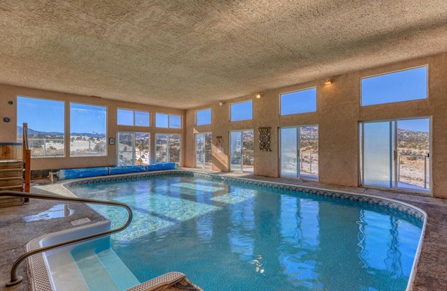 Indoor heated pool, hot tub, sauna with mountain views, wildlife and solitude.