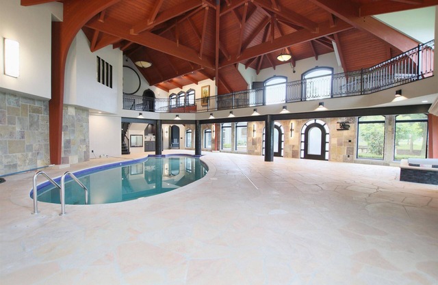 Indoor Pool-Golf Simulator-RaceCar Simulator-HotTub-Movie Theatre-Pool Tables