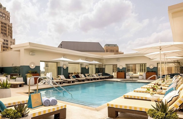 Indulge In An Unforgettable Getaway Experience! 3 Family-friendly Units, Pool