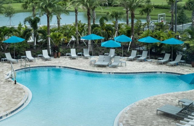 Indulge in Home Like Comfort! Pool, Kitchenette, Free Breakfast, Parking!