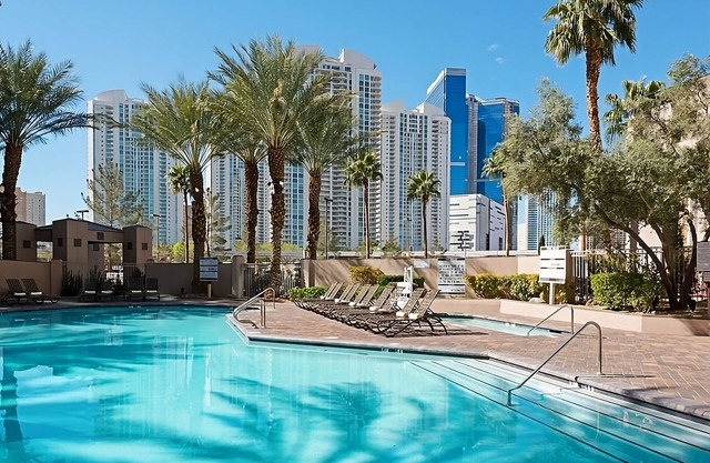 Indulge in the Best of Las Vegas! 4 Relaxing Units, Outdoor Pool, Kitchen