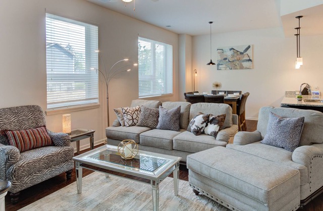 Indy Ripple Town Home w/gym+gated GAR+Organic Grocery on site