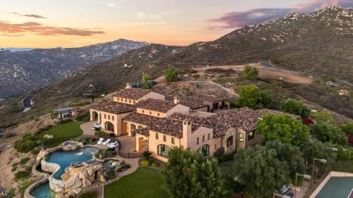 Infinity Pool Theater Pickleball 360 Views Near Lake Poway Sunset Point Estate by AvantStay