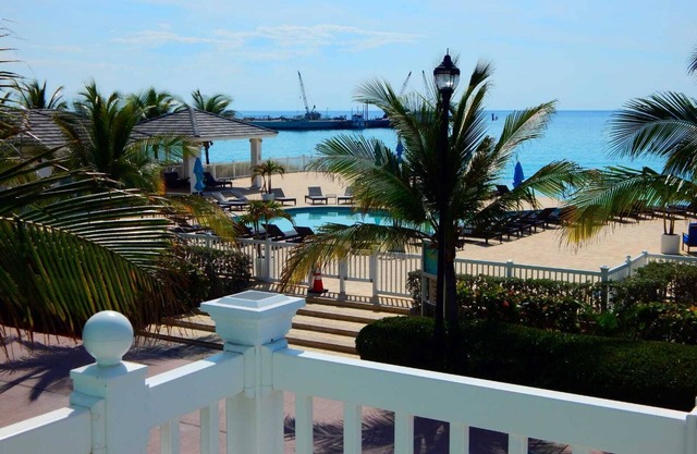 "Infinity Poolside" - Ocean Villa 2 BR/3 BA