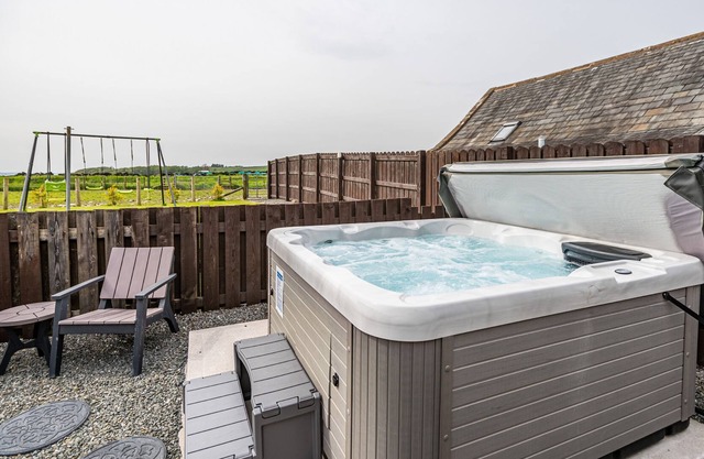 Ingleston Farm Cottages No 2 - a cottage that sleeps 6 guests in 3 bedrooms