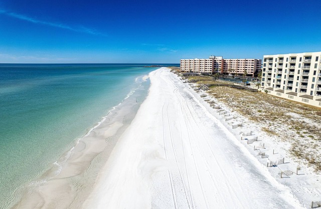 Inlet Reef 109 3 Bedroom Condo by RedAwning
