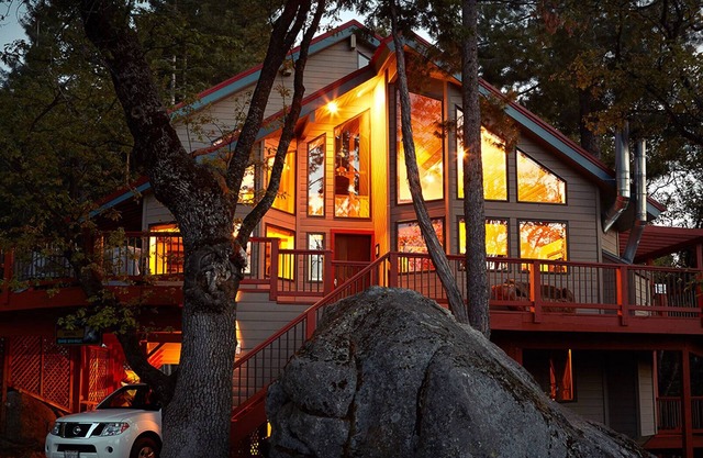 Inside Yosemite N.P. Gates!, Our Cozy Rooms Are Minutes From Valley Attractions.