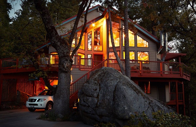 Inside Yosemite N.P. Gates, our luxury home is minutes from valley attractions.