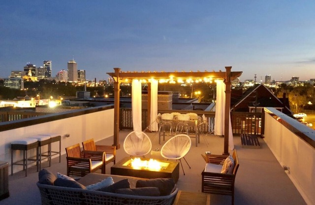 ★INSPIRE HOUSE★ Bachelor-ette Rooftop Sky Terrace! 1M to Broadway, 9 beds