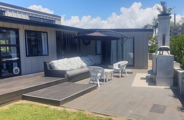 INTERNET & Outdoor Fire Modern Beach House near Beach Walkway with 4 bedrooms