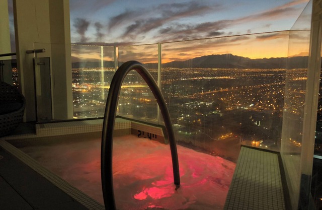 Intimo Penthouse at Palms Place